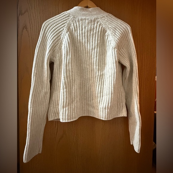 GAP Women's Ribbed Cream Cardigan w/Pockets, Size S, Great Condition! - Picture 4 of 4